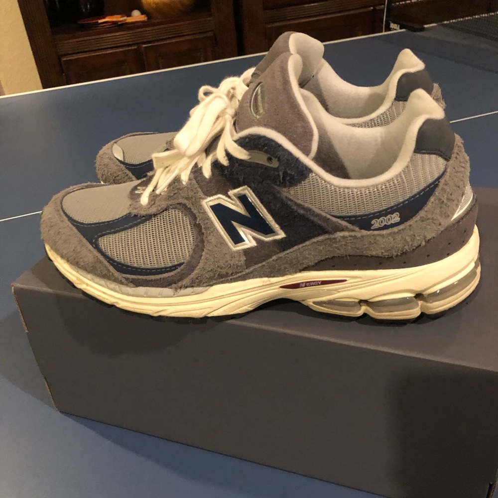 Men’s new balance 2002r size 10